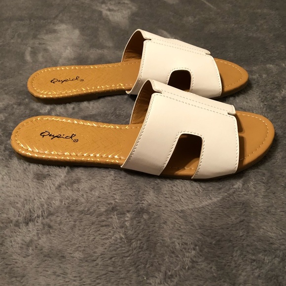 Qupid White Archer Slip-On Sandals - NIB Sz7.5 - Picture 2 of 8
